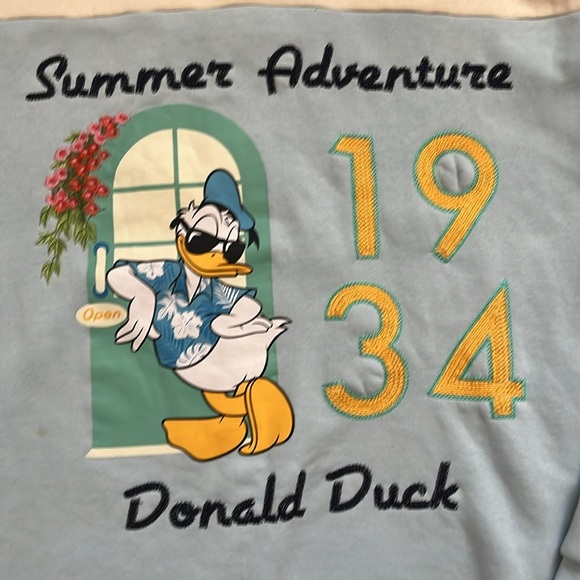 Disney BoxLunch Exclusive Our Universe Embroidered Sweatshirt Size M - Picture 4 of 11